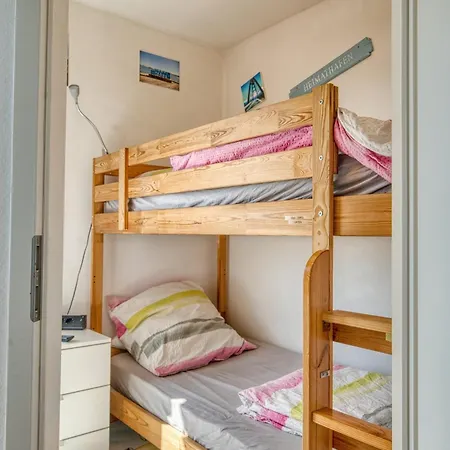 - Haus A, App 0a0404 *